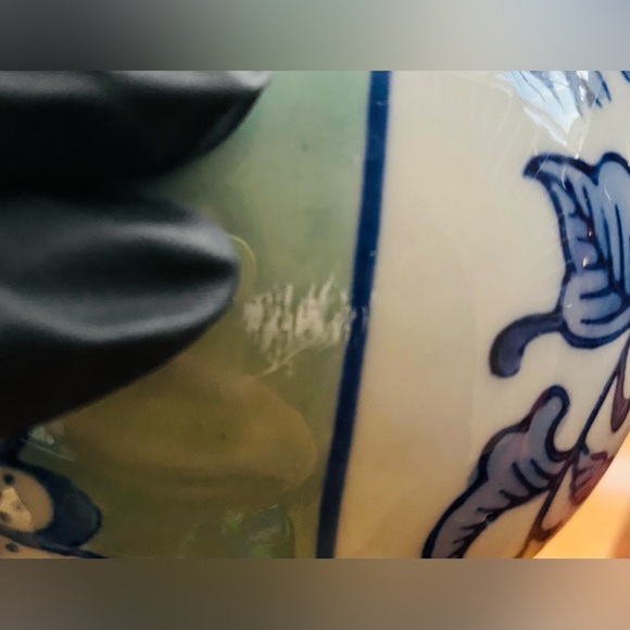 BLUE/WHITE PORCELAIN TRADITIONAL CHINESE BONE VASE! - Picture 5 of 6